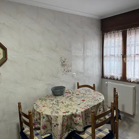 Camin De La Plaza Carrena de Cabrales