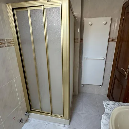 Camin De La Plaza Carrena de Cabrales